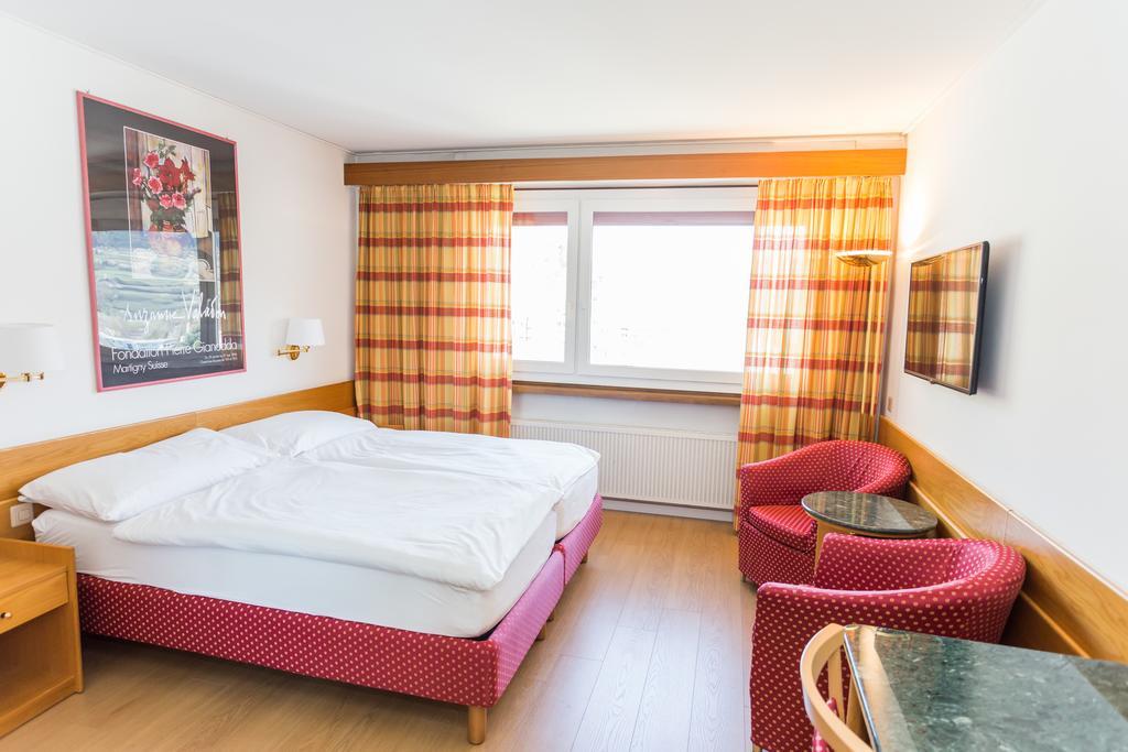 Hotel Du Rhone Sion Habitación foto