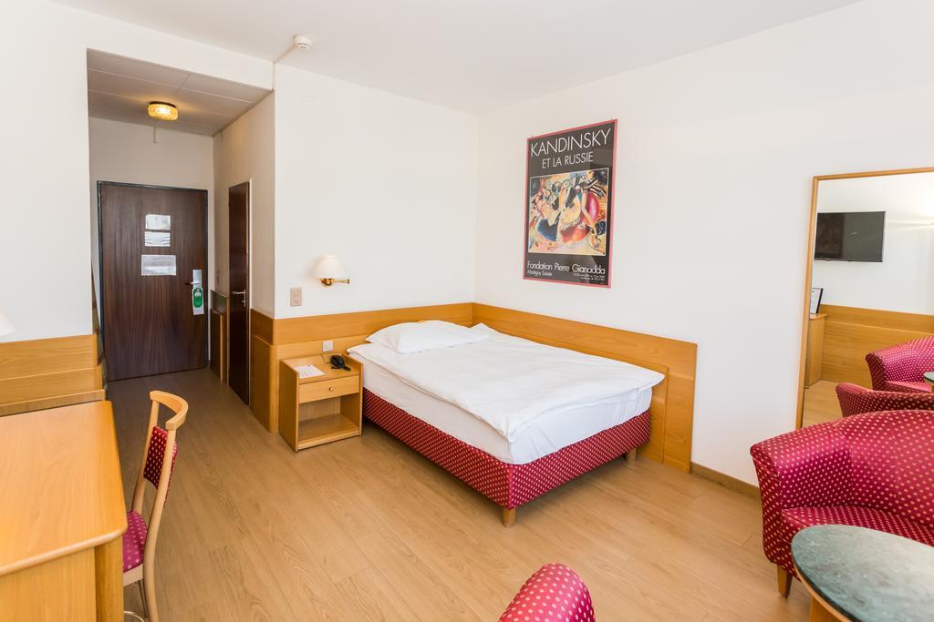 Hotel Du Rhone Sion Habitación foto